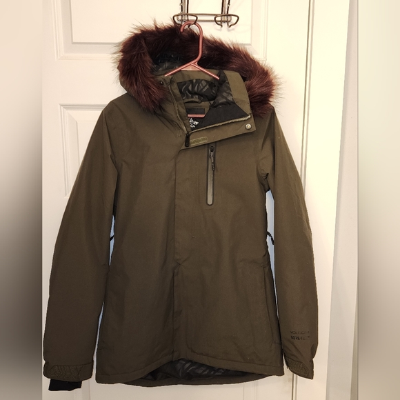 Size Medium Volcom gore-tex Coat - Picture 2 of 6